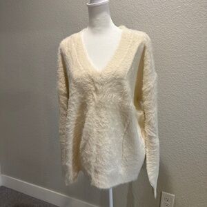 Halogen V-neck fuzzy sweater